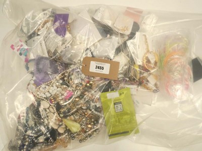 Lot 2455 - Quantity of costume jewellery