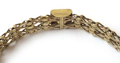 Lot 435 - A 9ct gold bracelet with 'x' shaped links....