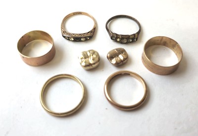 Lot 439 - A collection of 9ct gold and yellow metal to...