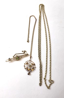 Lot 441 - A stud box containing a yellow metal, peridot...