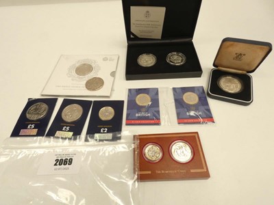 Lot 2069 - Collection of £5 and £2 coins plus 1982...