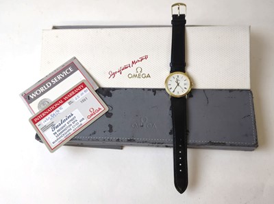 Lot 453 - A Gentleman's Omega quartz 18ct gold...