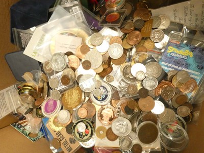 Lot 2072 - Box containing large assortment of collectable...