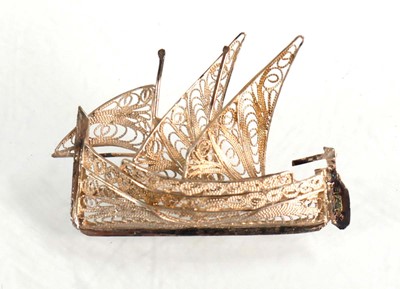 Lot 562 - A group of silver and metalware jewellery...