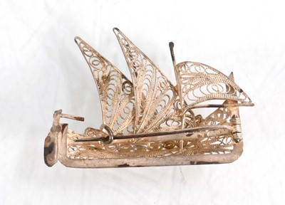 Lot 562 - A group of silver and metalware jewellery...
