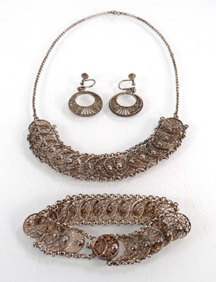 Lot 562 - A group of silver and metalware jewellery...