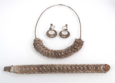 Lot 562 - A group of silver and metalware jewellery...