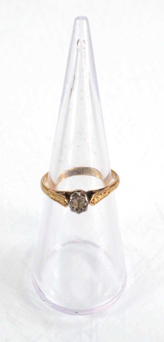 Lot 571 - An 18ct yellow gold and platinum highlighted...