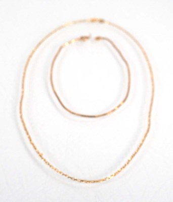 Lot 572 - A 9ct yellow gold fine chainlink necklace, l....