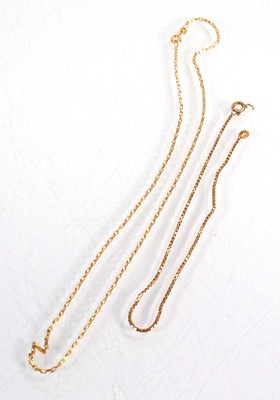 Lot 572 - A 9ct yellow gold fine chainlink necklace, l....