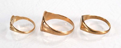 Lot 574 - Three 9ct yellow gold signet rings, ring sizes...