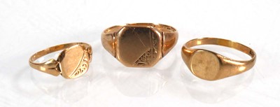 Lot 574 - Three 9ct yellow gold signet rings, ring sizes...