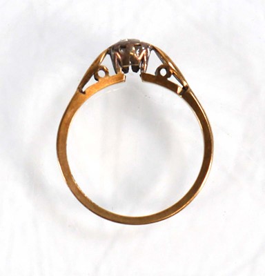 Lot 578 - A 9ct yellow gold ring set small diamond in a...