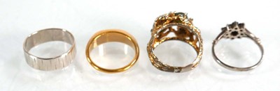 Lot 580 - A small group of jewellery including a swivel...