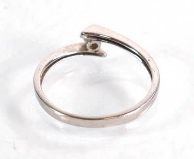 Lot 581 - An 18ct white gold cross ring set small...