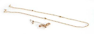 Lot 595 - A 9ct yellow gold openwork brooch and a 9cy...