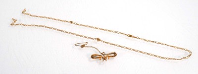 Lot 595 - A 9ct yellow gold openwork brooch and a 9cy...
