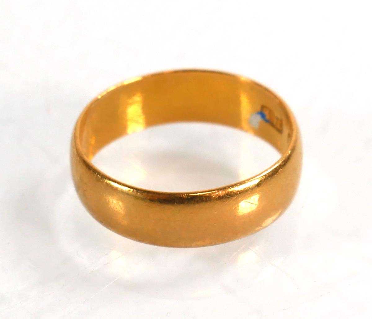 Lot 599 - A 22ct yellow gold wedding band, Birmingham...