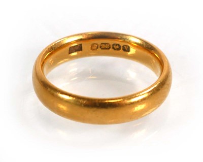 Lot 604 - A 22ct yellow gold wedding band, Birmingham...