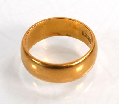 Lot 613 - A 22ct yellow gold wedding band, London 1966,...