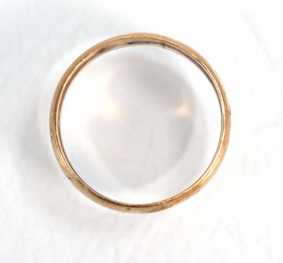 Lot 614 - A 9ct yellow gold wedding band, band w. 6 mm,...