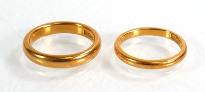 Lot 620 - A 22ct yellow gold wedding band, Birmingham...