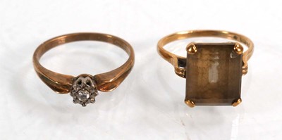 Lot 621 - A 9ct yellow gold ring set small diamond in an...