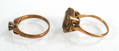 Lot 621 - A 9ct yellow gold ring set small diamond in an...