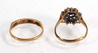 Lot 622 - Two 9ct yellow gold dress ring set clear and...