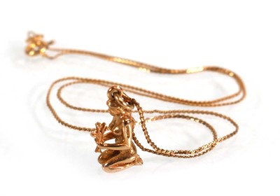 Lot 628 - A 9ct yellow gold s-link necklace suspending a...