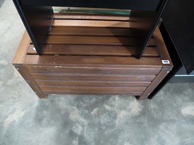Lot 1022 - Slated wooden storage box