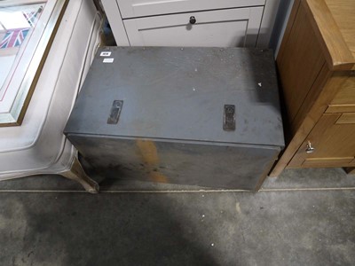 Lot 1078 - Lockable lidded storage box in grey