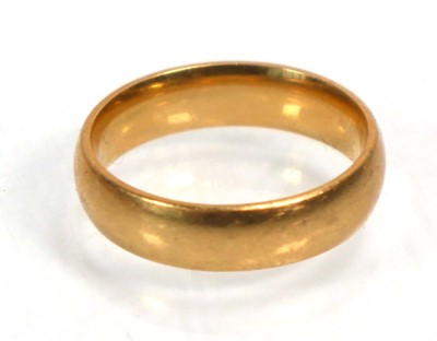 Lot 634 - An 18ct yellow gold wedding band, Sheffield...