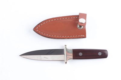 Lot 1043 - Small Dagger with 3½ ins double edged blade...