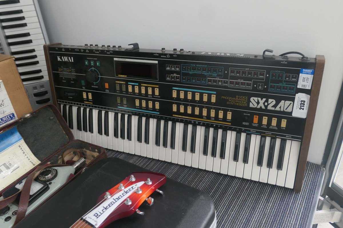 Lot 2133 - Kawai SX-240 synthesizer