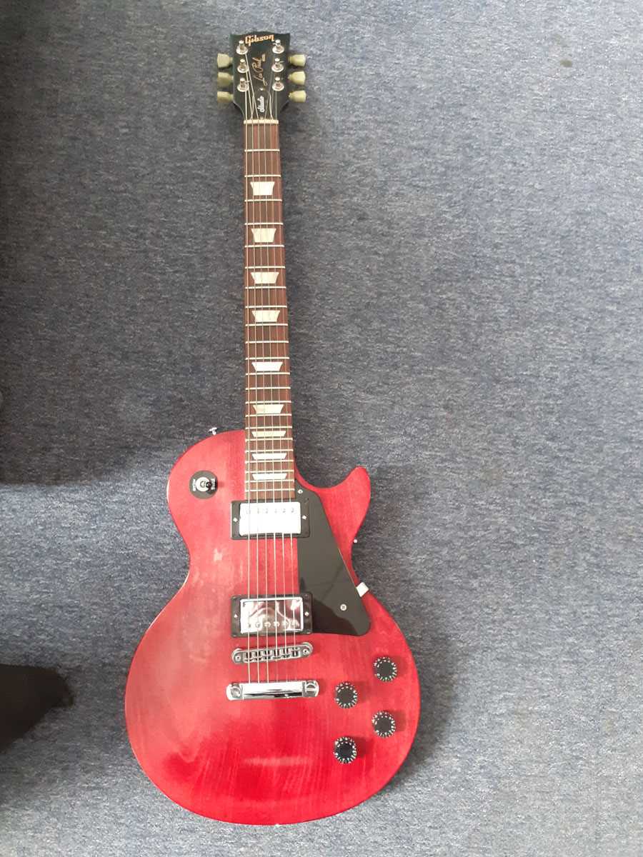 Lot 2183 - Gibson studio Les Paul model 6 string electric...