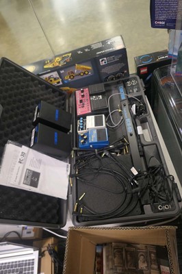 Lot 2178 - Boss pedalboard BCB-60 including a Boss RC-30...