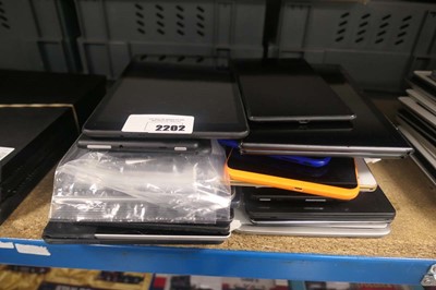 Lot 2202 - Selection of tablets for spares and repairs