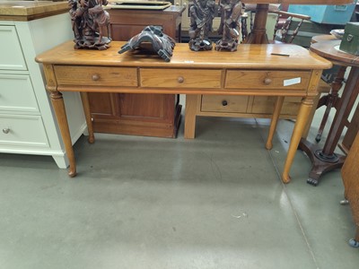 Lot 5102 - Contemporary oak console table