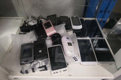 Lot 2223 - Bag containing various mobiles phones