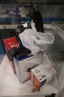 Lot 2231 - Selection of cameras, Praktica MTL5, Canon...