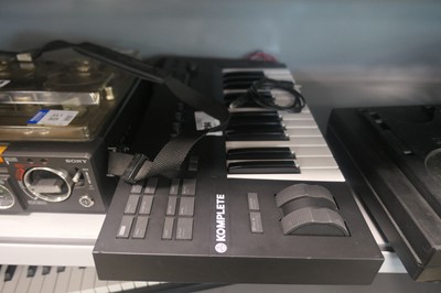 Lot 2294 - Komplete Kontrol A25 controller keyboard