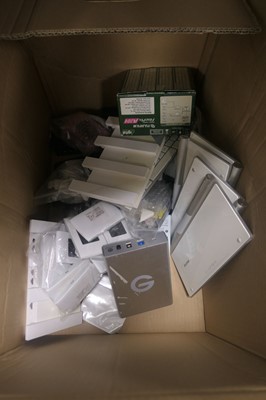Lot 2350 - Box containing various items including...