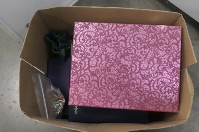 Lot 2389 - Selection of jewellery and jewellery boxes