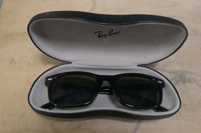 Lot 2372 - Pair of Ray-Ban sunglasses in a case