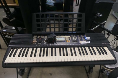 Lot 2601 - Yamaha PSR195 piano on a stand