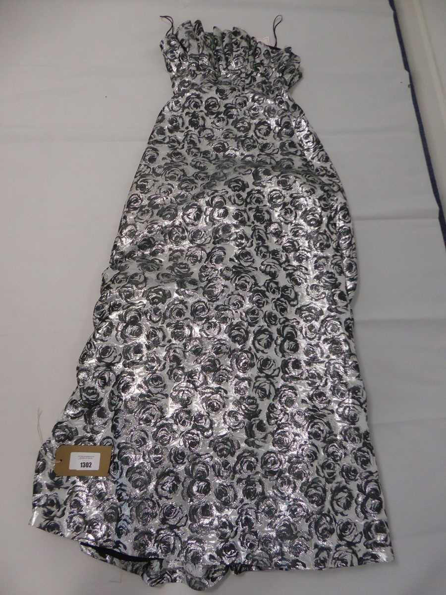 Lot 1302 - Carolina Herrera New York sleeveless open...
