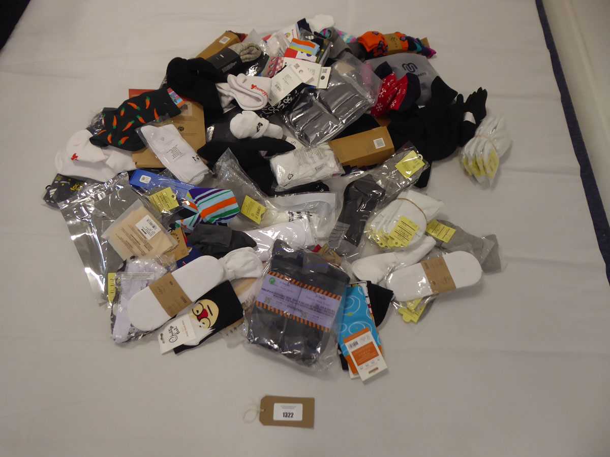 Lot 1322 - Selection of mixed paired socks
