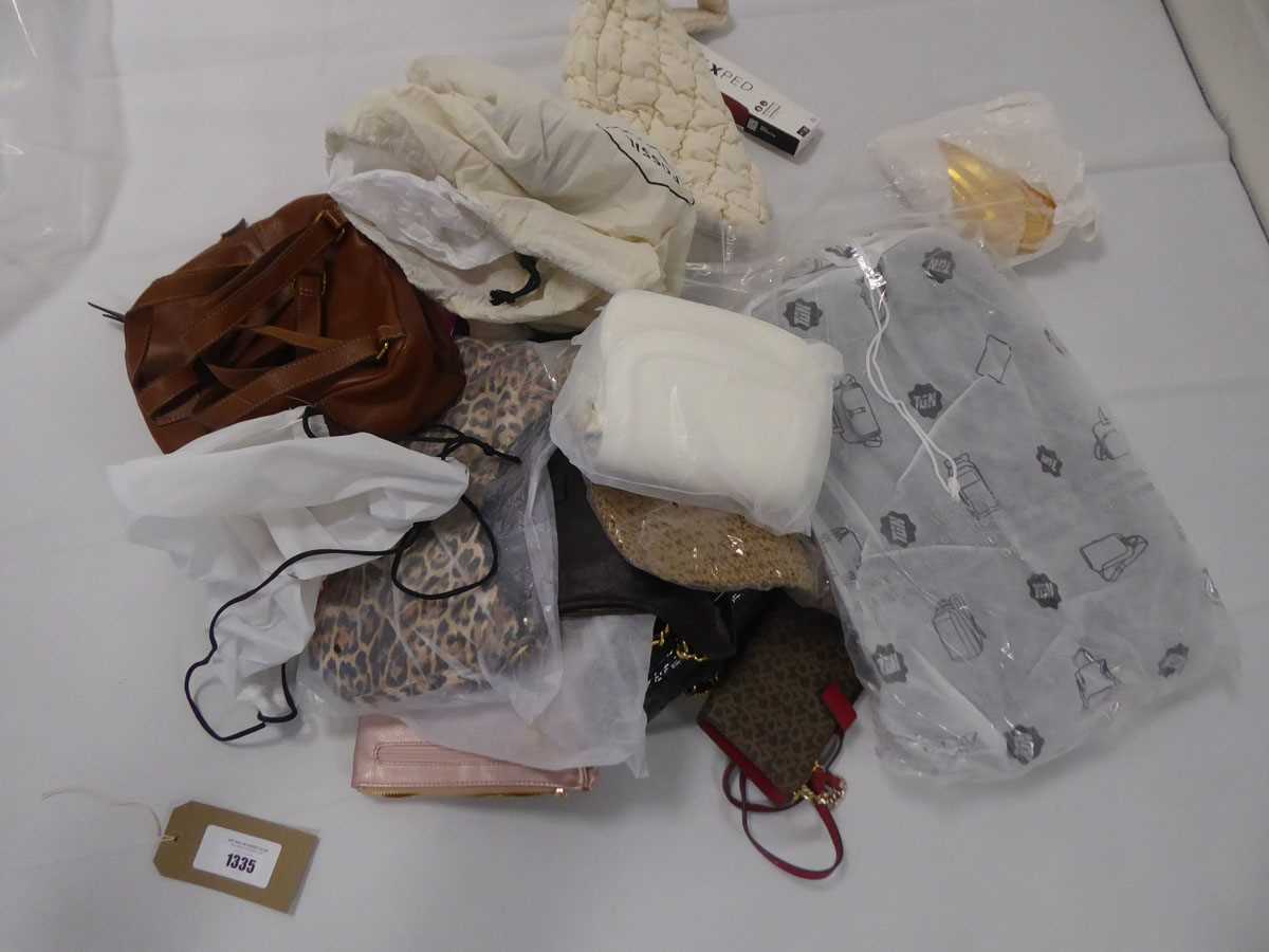 Lot 1335 - Selection of various bags