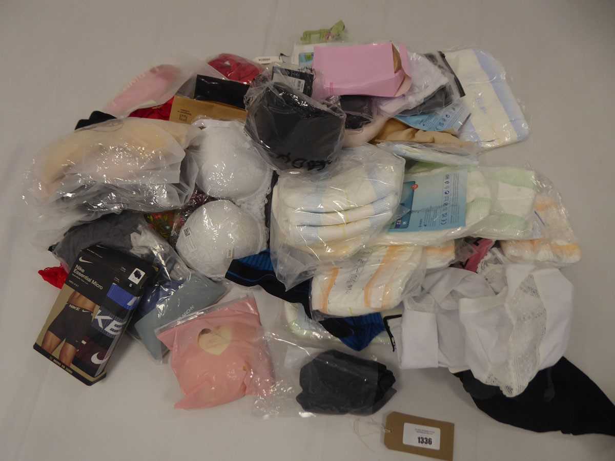 Lot 1336 - Selection of mixed underwear